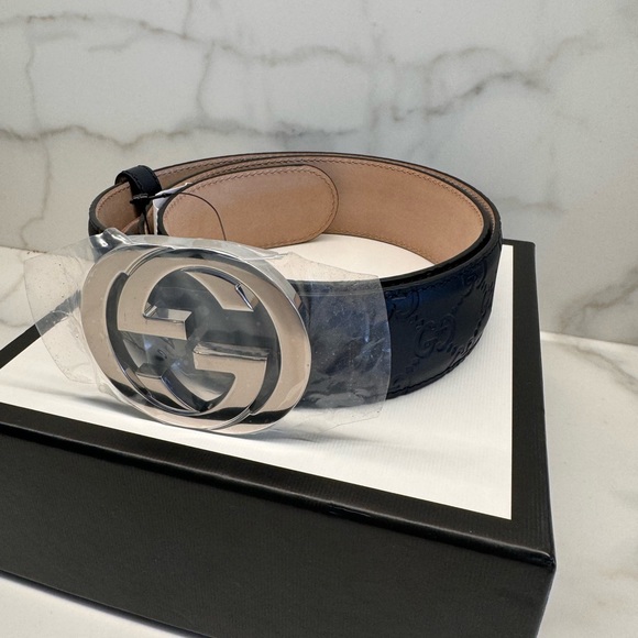GUCCI SIGNATURE LEATHER BELT - Picture 2 of 6
